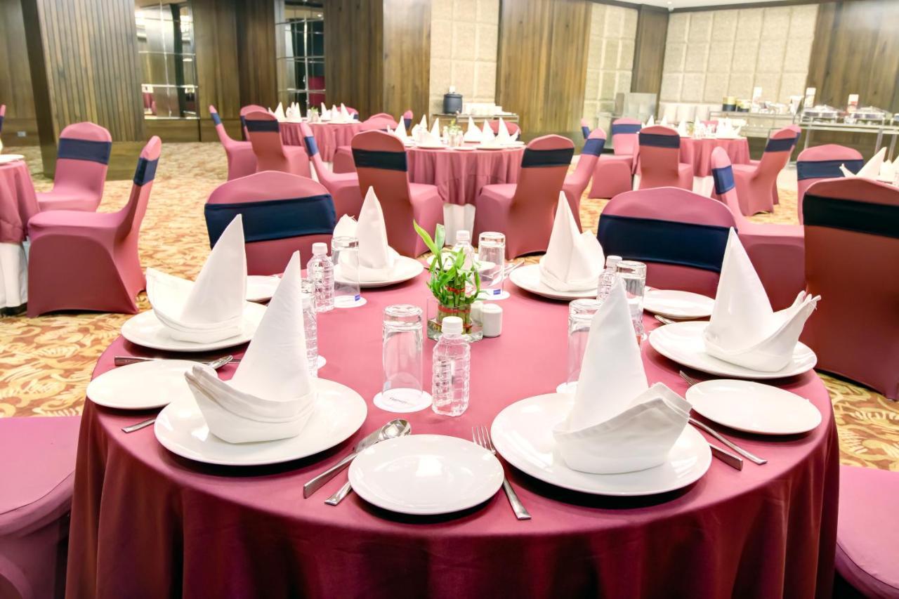 Cygnett Park Bl Hotel Jaipur Ngoại thất bức ảnh